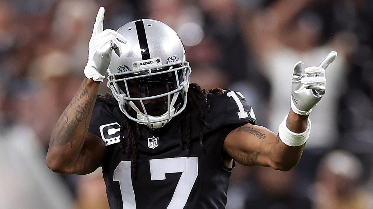 Raiders star Davante Adams’ agents shut down trade rumors: ‘Baseless’